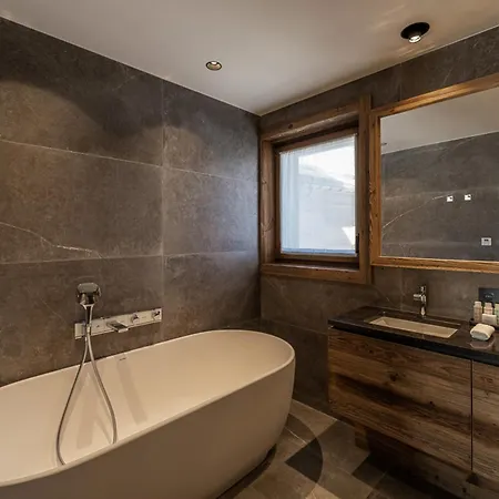 De Luxe Avec Piscine Et Sauna, Proche Des Pistes A - Fr-1-568-33 Chalet