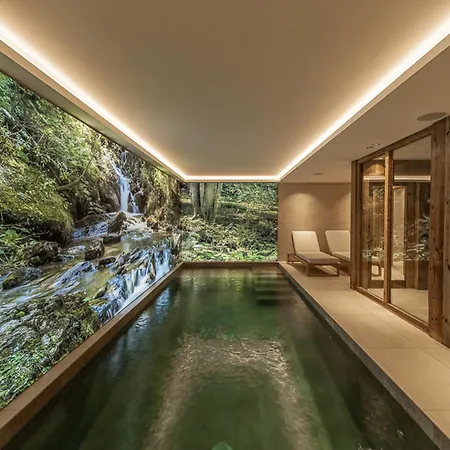 Chalet De Luxe Avec Piscine Et Sauna, Proche Des Pistes A - Fr-1-568-33 Courchevel